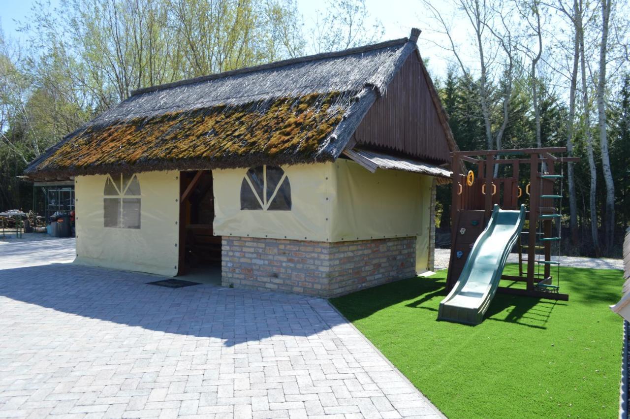 Intertranscoop Lake House Vamosszabadi Exterior foto