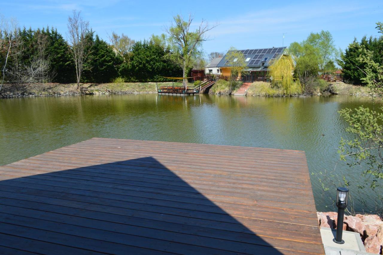 Intertranscoop Lake House Vamosszabadi Exterior foto