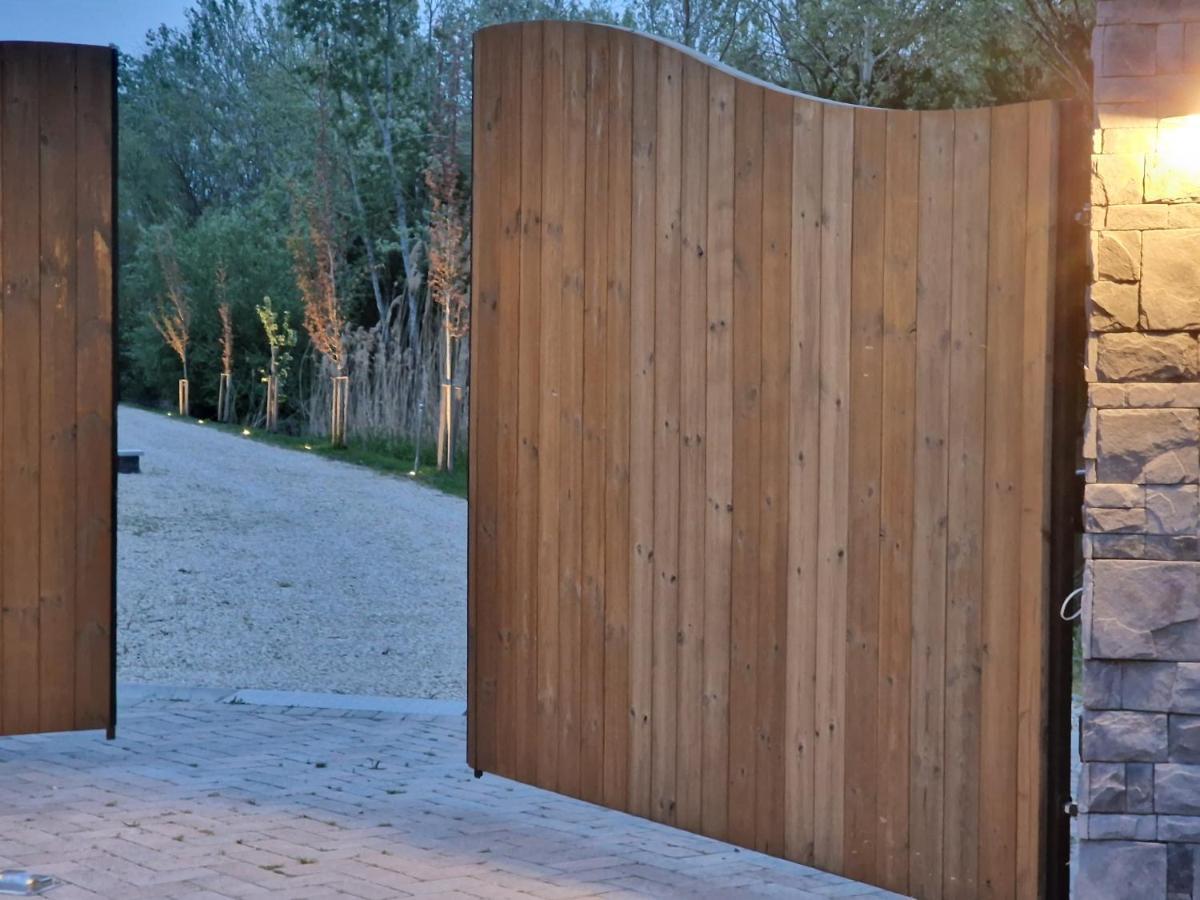 Intertranscoop Lake House Vamosszabadi Exterior foto